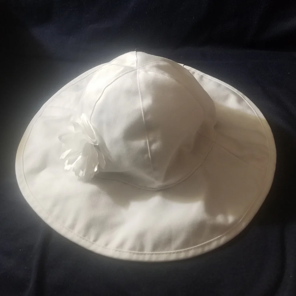 Sweet white cotton/poly sz M hat w flower - Picture 4 of 9